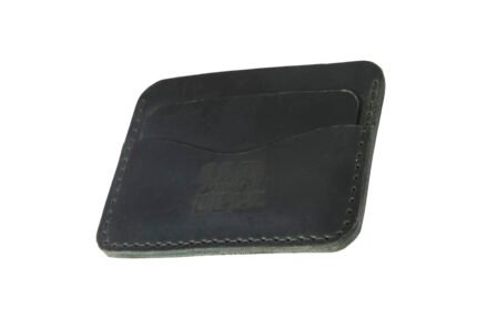 Zamanın Ötesinde Bir Stil Yolculuğu: Derinin Asaleti ve Ustalığın Dokunuşu