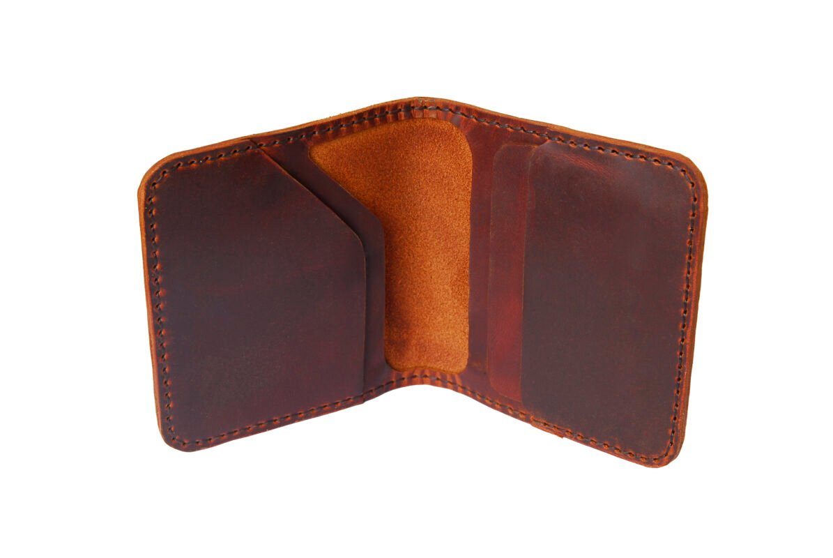 Zamanın Ötesinde Bir Stil Yolculuğu: Derinin Asaleti ve Ustalığın Dokunuşu